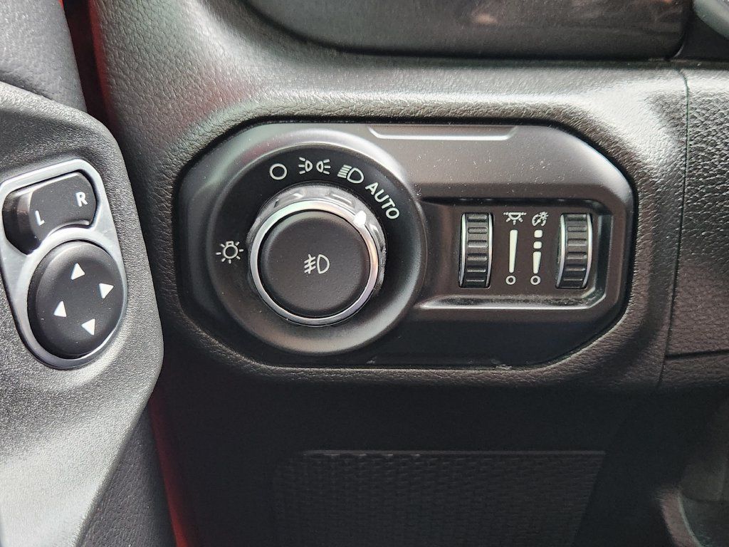 Used 2020 Jeep Wrangler Unlimited Sahara AWD/4WD image 13