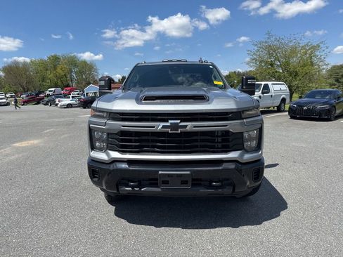 Used 2024 Chevrolet Silverado 2500 Custom w/ Custom Value Package AWD/4WD image 2