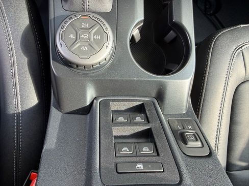 New 2025 Ford Bronco Badlands image 17