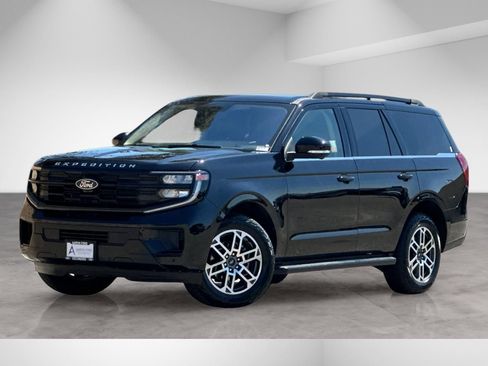 Used 2025 Ford Expedition Active AWD/4WD image 2