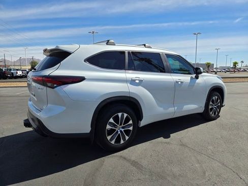 Certified 2025 Toyota Highlander XLE image 4