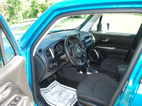 Used 2022 Jeep Renegade Latitude AWD/4WD image 6