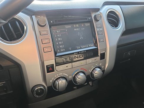 Certified 2017 Toyota Tundra SR5 AWD/4WD image 12