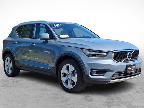 Used 2022 Volvo XC40 T5 Momentum w/ Premium Package AWD/4WD image 3