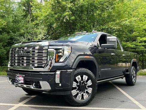 Used 2024 GMC Sierra 2500 Denali w/ Denali Reserve Package AWD/4WD image 1