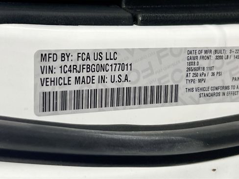 Used 2022 Jeep Grand Cherokee Limited image 32