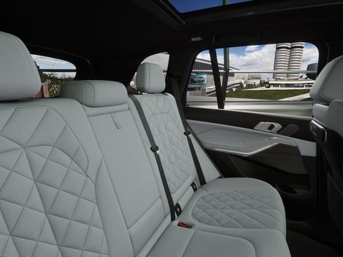 Used 2026 BMW X5 xDrive40i w/ Premium Package image 37