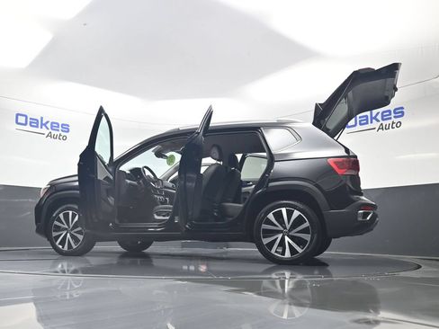 Used 2024 Volkswagen Taos SE FWD image 59