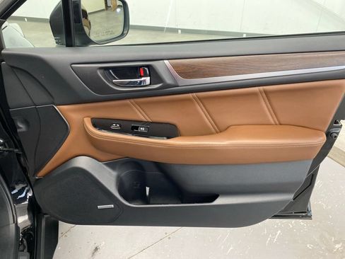 Used 2018 Subaru Outback 2.5i Touring w/ Popular Package #3 AWD/4WD image 13