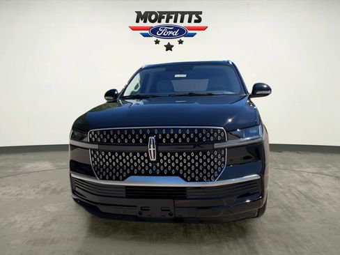 Used 2025 Lincoln Navigator Reserve AWD/4WD image 8