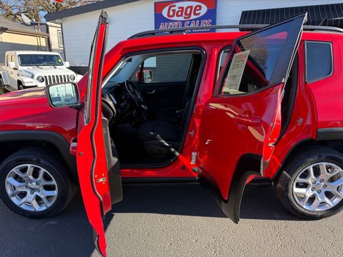 Used 2016 Jeep Renegade Latitude image 16