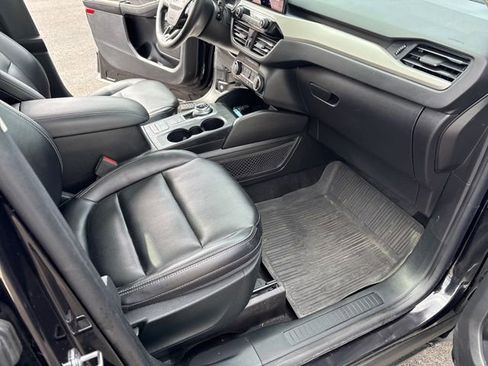 Certified 2022 Ford Escape SEL w/ Technology Package image 36