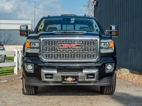 Used 2019 GMC Sierra 2500 Denali w/ Duramax Plus Package image 9