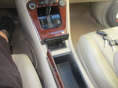 Used 2005 Toyota Highlander 4WD V6 w/ 3rd Row image 39