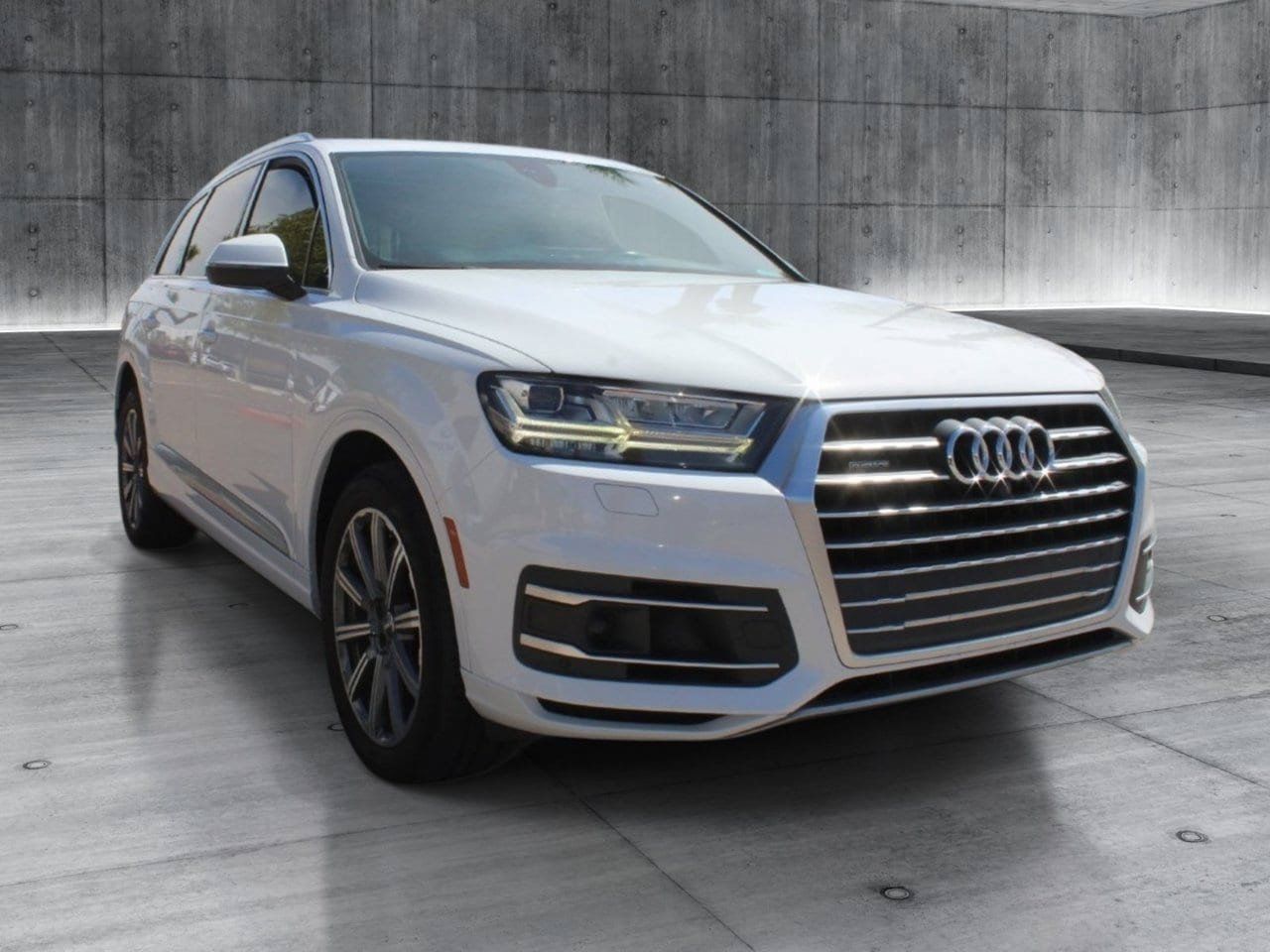Used 2018 Audi Q7 3.0T Premium Plus AWD/4WD image 10