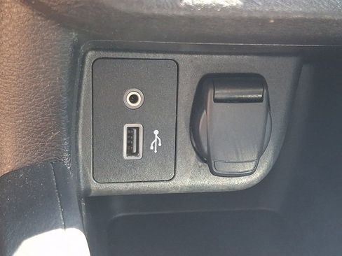 Used 2021 Nissan Versa SV FWD image 22