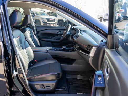 Used 2025 Nissan Rogue SV w/ Rock Creek Premium Package image 10