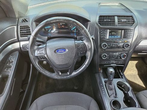 Used 2017 Ford Explorer XLT image 14