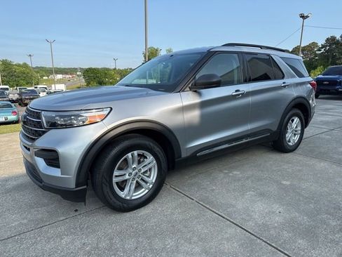 Used 2021 Ford Explorer XLT RWD image 3