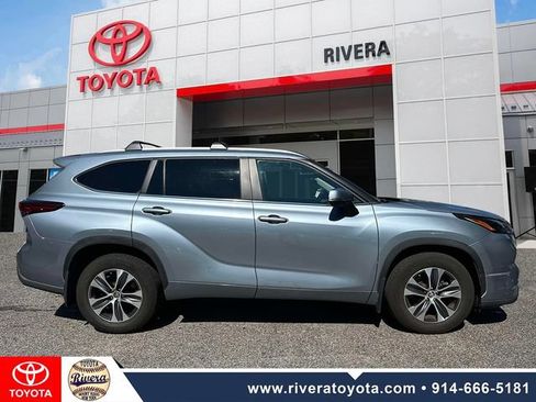 Used 2023 Toyota Highlander XLE AWD/4WD image 8