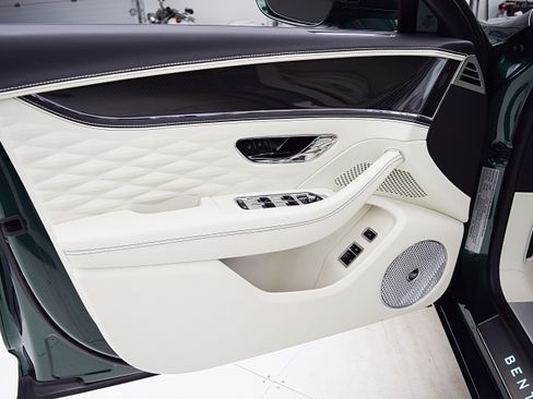 Certified 2022 Bentley Flying Spur V8 AWD/4WD image 41