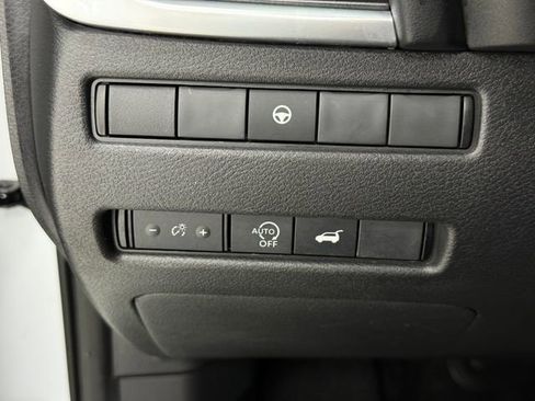 Used 2024 Nissan Rogue SV FWD image 10