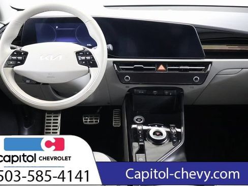 Used 2024 Kia Niro Wave w/ Wave Preserve Package FWD image 16