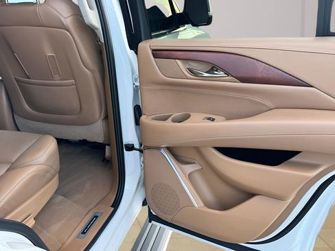 Used 2016 Cadillac Escalade Platinum AWD/4WD image 29