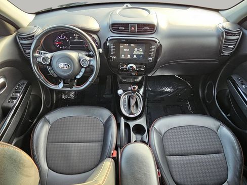 Used 2019 Kia Soul ! image 2