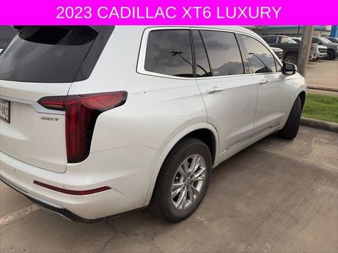 Used 2023 Cadillac XT6 Luxury w/ LPO, Floor Liner Package FWD image 3