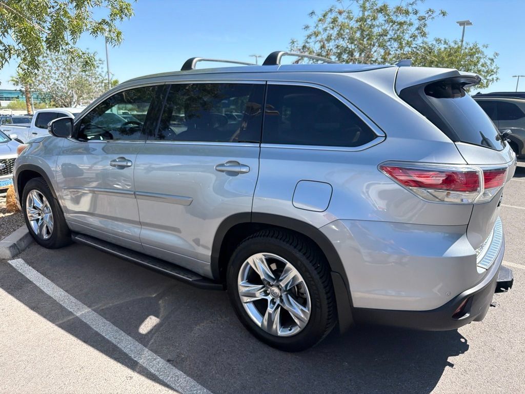 Used 2015 Toyota Highlander Limited w/ Driver Technology Package AWD/4WD image 34