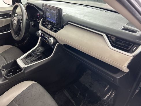Used 2022 Toyota RAV4 XLE w/ Carpet Mat Package (TMS) FWD image 27