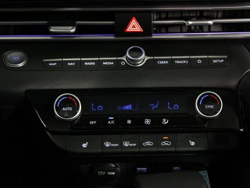 Certified 2025 Hyundai Elantra SEL image 18