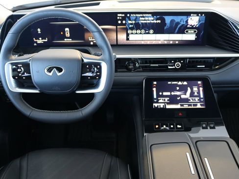 Certified 2025 INFINITI QX80 Luxe image 22