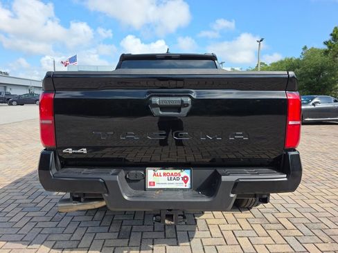 Certified 2025 Toyota Tacoma SR5 AWD/4WD image 10