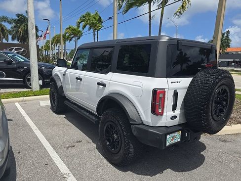 Used 2023 Ford Bronco Wildtrak image 9