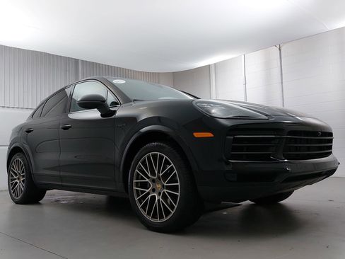 Used 2022 Porsche Cayenne E-Hybrid Coupe image 9