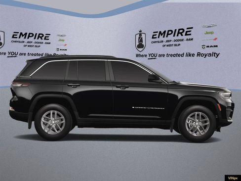 Used 2025 Jeep Grand Cherokee Laredo X image 12