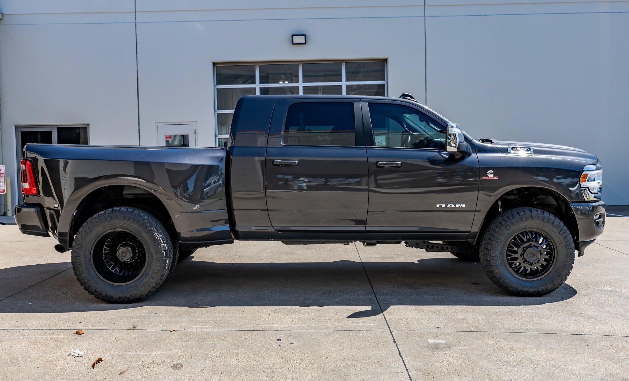 Used 2024 RAM 3500 Laramie w/ Towing Technology Group AWD/4WD image 11