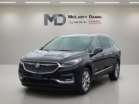 Used 2019 Buick Enclave Avenir w/ Avenir Technology Package AWD/4WD image 2