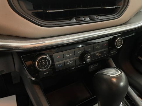 Used 2022 Jeep Compass Limited w/ Sun and Sound Group image 13