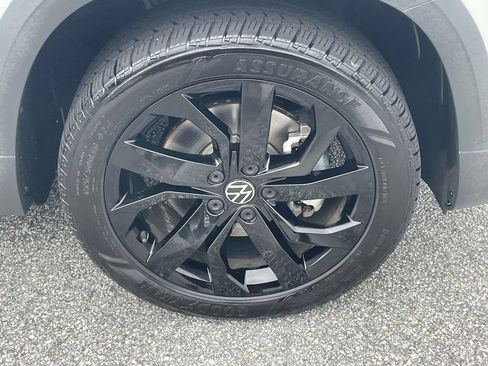 Certified 2023 Volkswagen Taos SE FWD image 7