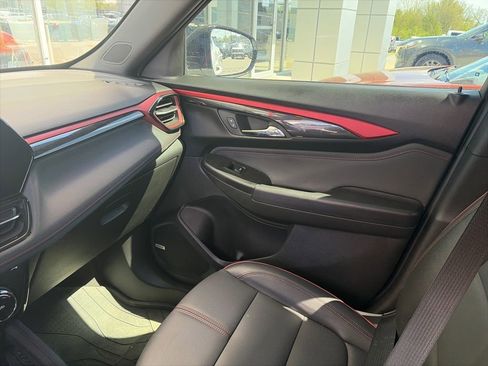 Used 2025 Chevrolet TrailBlazer RS w/ Convenience Package image 8