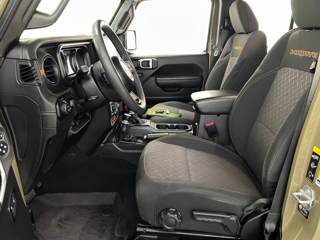 Used 2025 Jeep Gladiator Mojave w/ Safety Group AWD/4WD image 8