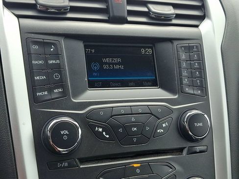 Used 2016 Ford Fusion SE w/ Equipment Group 201A FWD image 17