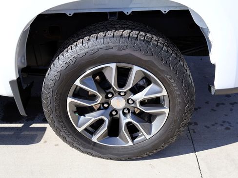 Used 2024 Chevrolet Silverado 1500 LT image 12