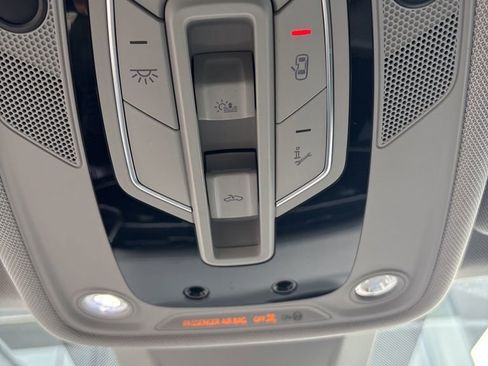 Used 2019 Audi Q8 Prestige image 23