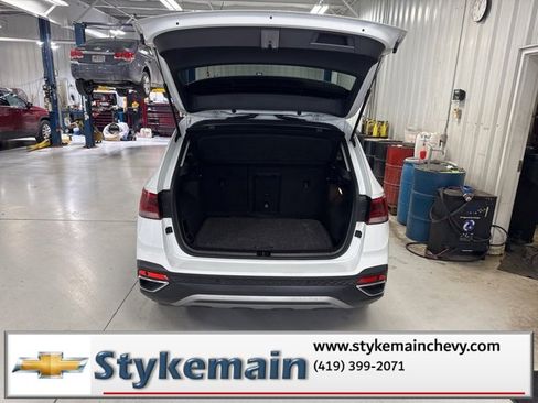 Used 2022 Volkswagen Taos SEL image 11