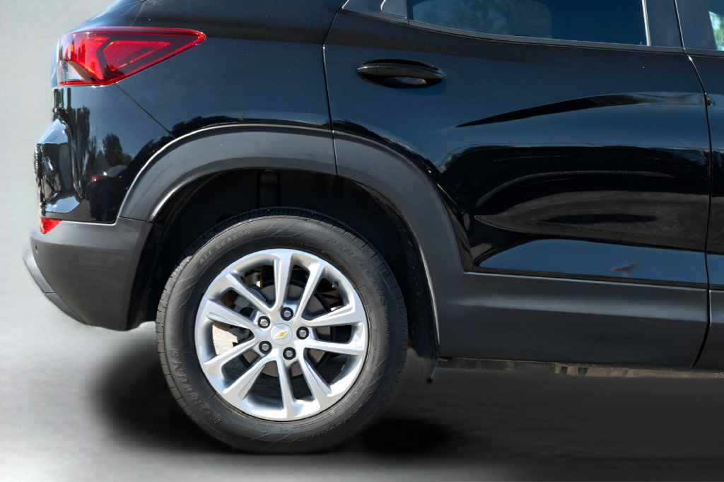 Used 2025 Chevrolet TrailBlazer LS w/ LS Convenience Package FWD image 5