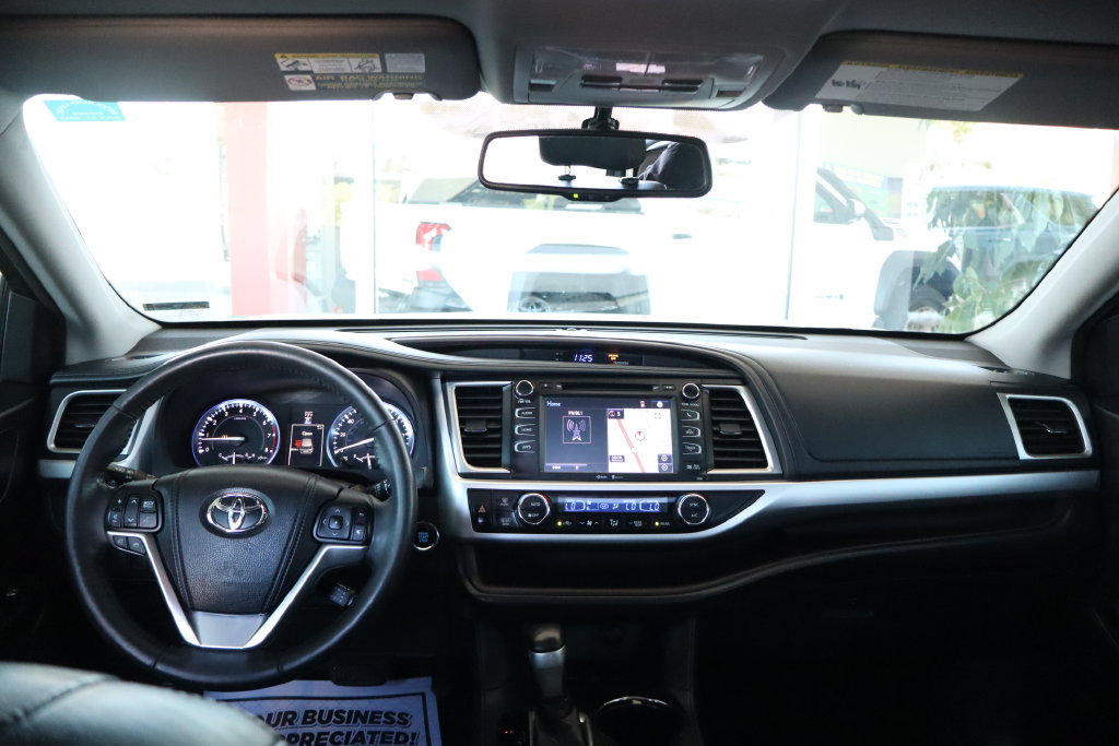 Used 2015 Toyota Highlander XLE AWD/4WD image 30